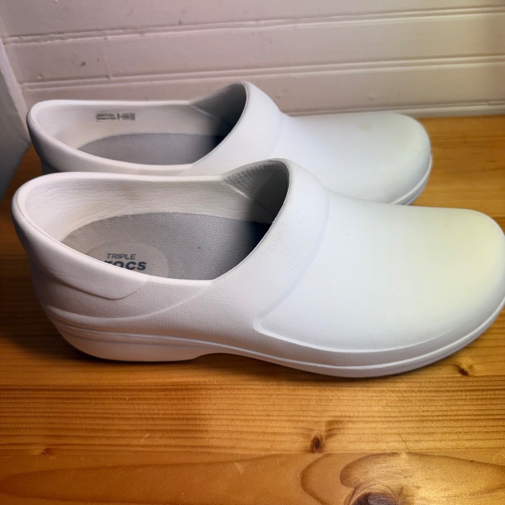 Crocs Neria Pro II Clogs Womens 8 White Work Shoes Slip Resistant 205384